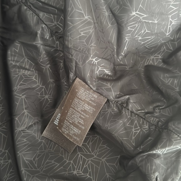 The North Face Men’s Light Weight  Zip Up Jacket - Picture 12 of 15